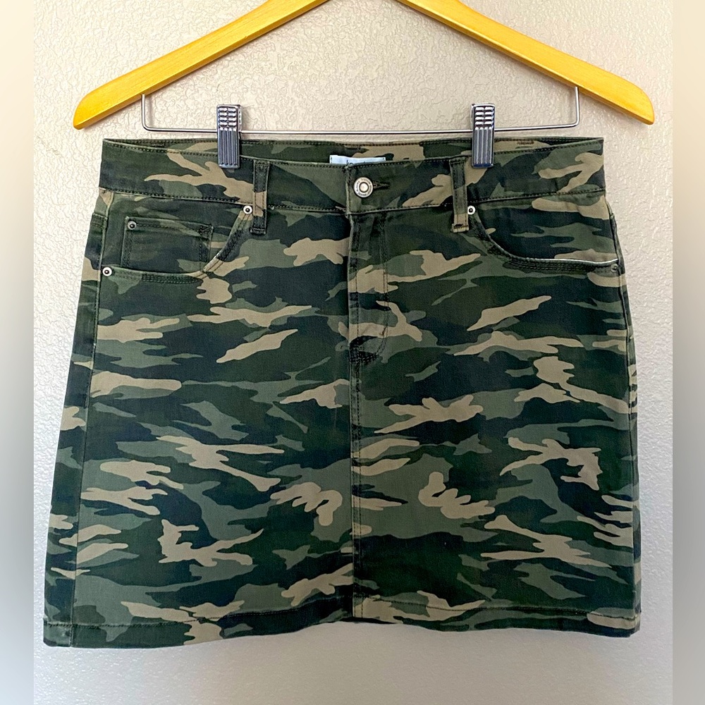 Kensie Camo Miniskirt Size 6/28